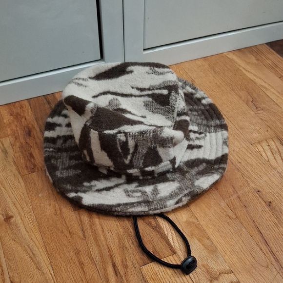 Columbia Unisex Wool Blend' Hat with Brown and Cream Design_1 - Picture 1 of 4
